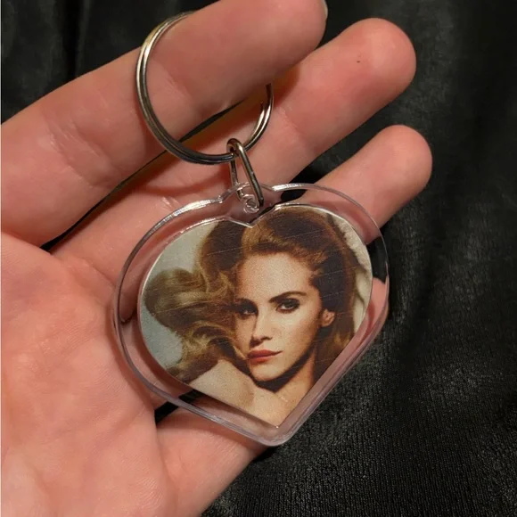 Lana Del Rey Keychain - Picture 2 of 3